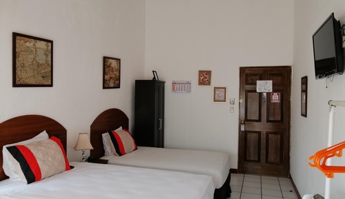Habitación estándar doble de uso individual, varias camas, no fumadores, baño privado