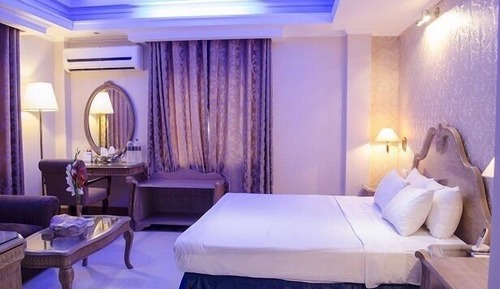 Suite de lujo, 1 cama de matrimonio grande, no fumadores, frigorífico y microondas (Sea Shell Suite)