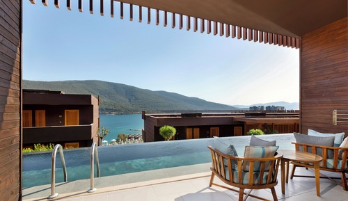 Swim-up Deluxe Family Suite