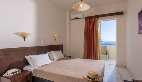 Habitación básica con 1 cama doble o 2 individuales, vistas al mar