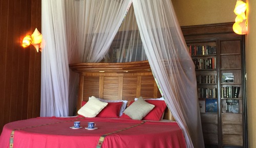 Suite Deluxe, 1 cama de matrimonio grande, baño privado, vistas parciales al mar
