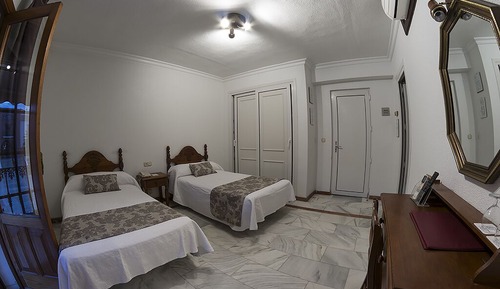 Habitación con 2 camas individuales