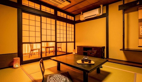 Habitación económica, no fumadores (Japanese Style 4-pax, without Bath)