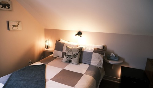 Habitación económica, 1 cama doble, baño privado, vistas a la ciudad