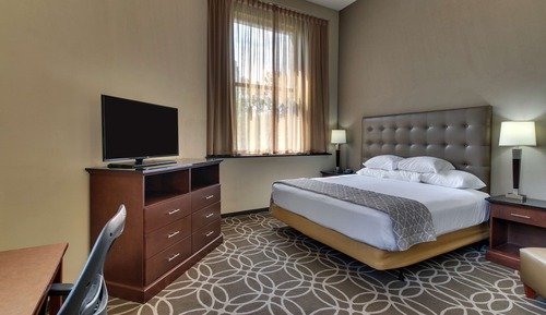 Suite, 1 cama de matrimonio grande con sofá cama (2 Rooms, Hearing Accessible, Tub)