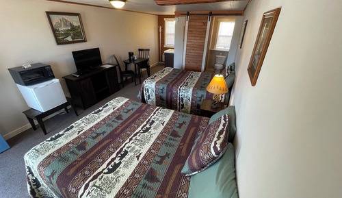 Double Room, 1 Queen and 1 Double Bed
