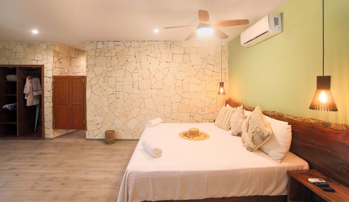 King Suite with Garden View