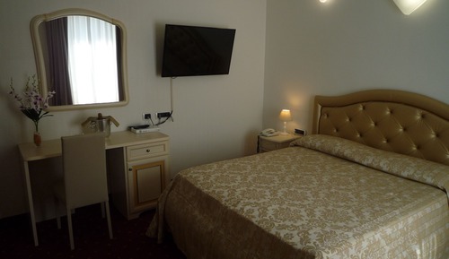 Habitación estándar con 1 cama doble o 2 individuales