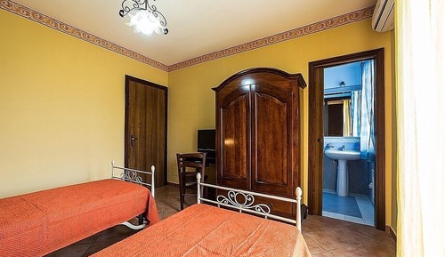 Habitación con 1 cama doble o 2 individuales, balcón