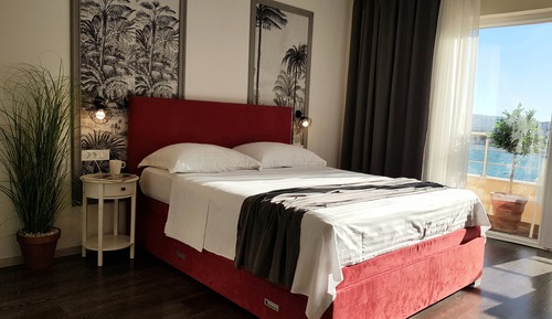 Habitación Confort doble, balcón (2+1)