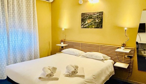 Habitación básica con 1 cama doble o 2 individuales