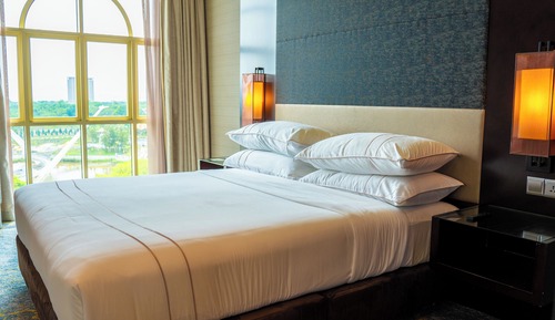 Waterfront Premier King Suite (River View)