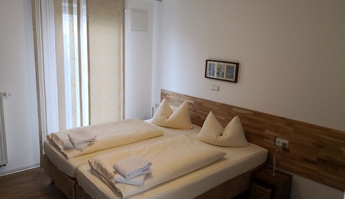 Habitación básica con 2 camas individuales, 2 camas individuales