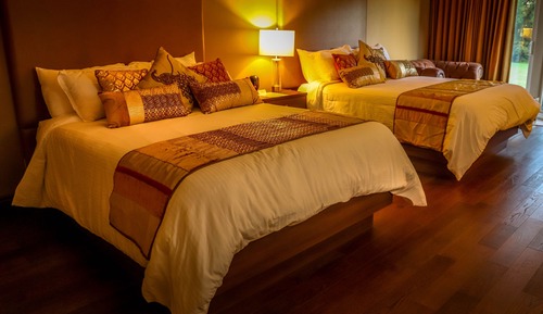 Suite Confort, 2 camas de matrimonio, vistas al jardín