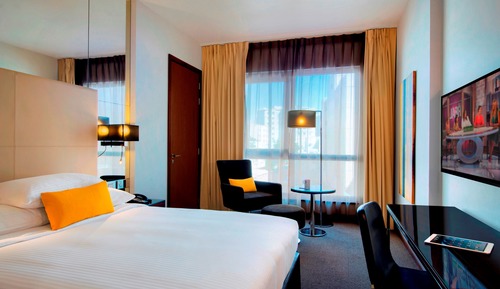 Centro Room-Queen Bed