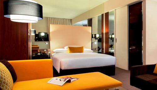Studio with Kitchenette-Queen Bed