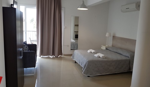 Estudio, balcón