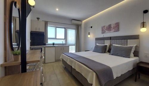 Studio, Sea View