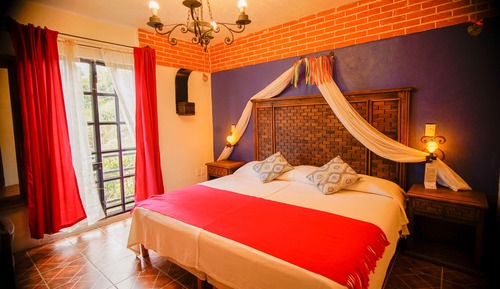 Comfort Room, 1 King Bed, Non Smoking, Courtyard View