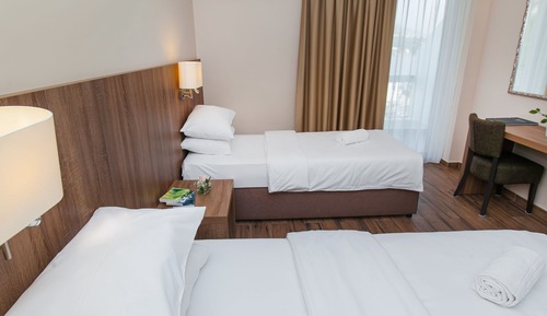 Habitación clásica con 1 cama doble o 2 individuales, 1 habitación, balcón, vistas al mar