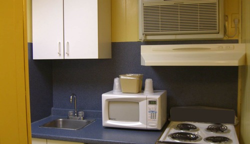 Habitación, 2 camas de matrimonio, cocina básica