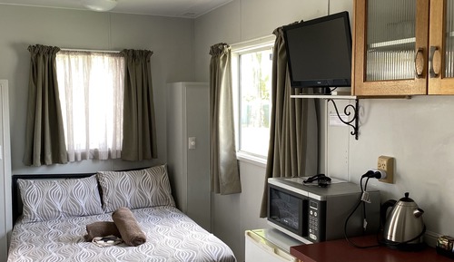 Cabaña estándar, baño privado (1 double bed and 3 single bunk beds)