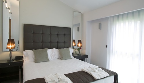 Habitación con 1 cama doble o 2 individuales, vistas al jardín (acceso a Spa)