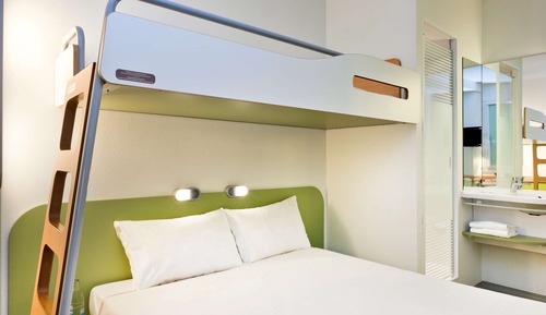 Habitación doble, varias camas