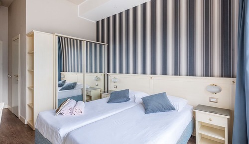 Habitación clásica con 1 cama doble o 2 individuales, vistas a la montaña