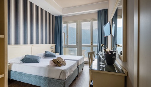 Habitación Confort con 1 cama doble o 2 individuales, vistas al lago