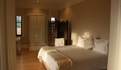 King Bedded Room with Shower