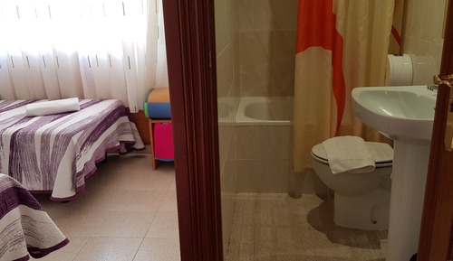 Habitación básica doble, baño privado