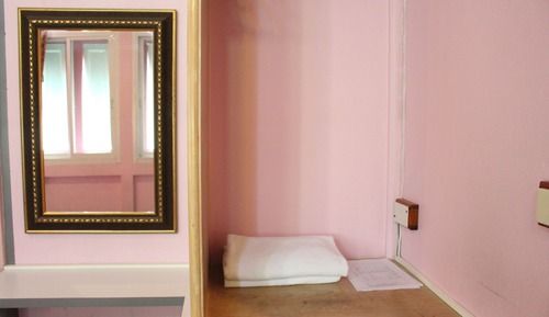 Deluxe Antique Room