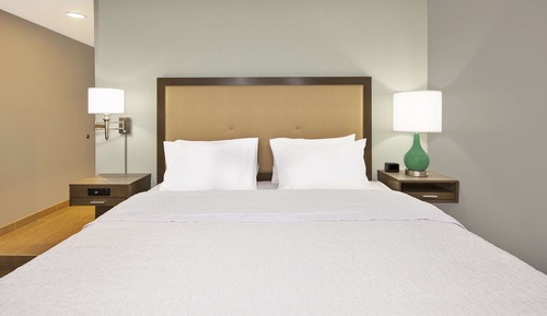 Habitación, 1 cama de matrimonio grande, accesible para personas con discapacidad, bañera