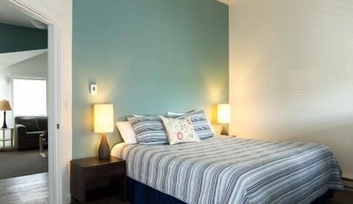 Suite, 1 cama de matrimonio grande con sofá cama, balcón, vistas parciales al mar