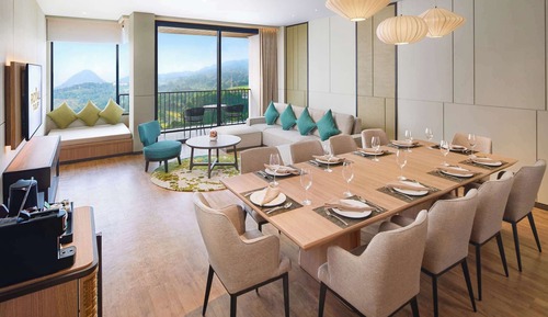 Ático, 1 cama de matrimonio grande, balcón, vistas al jardín