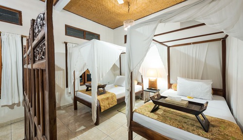 Habitación Premier doble, vistas parciales al mar