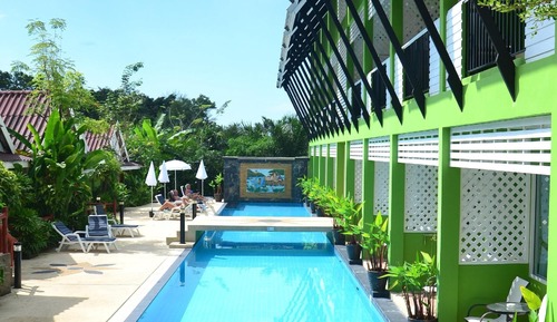 Deluxe Pool Access