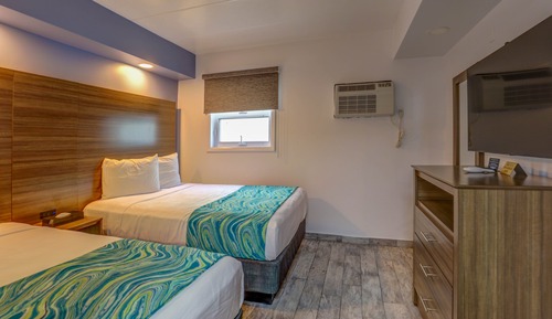 Suite, varias camas, cocina básica (Smoke Free, Two Rooms, Efficiency)