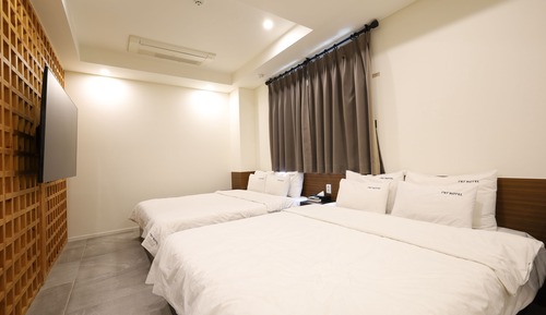 Royal Suite Twin - Free Netflix Service