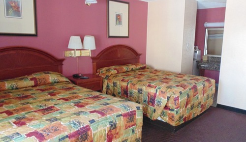 Habitación básica doble, 2 camas de matrimonio, accesible para personas con discapacidad