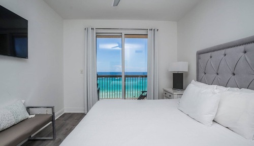 Apartamento, 3 habitaciones, vistas a la playa (708E)