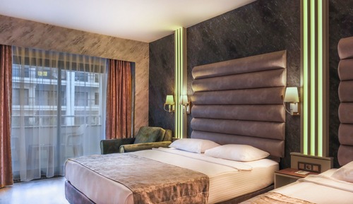 Habitación triple Confort, vistas a la ciudad