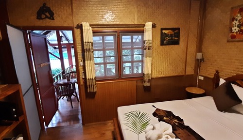Habitación doble superior, 1 cama de matrimonio grande, vistas a la piscina