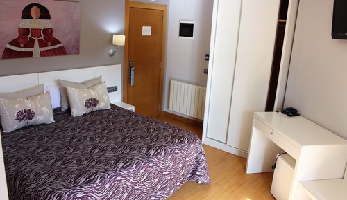 Habitación Confort con 1 cama doble o 2 individuales