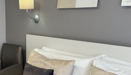 Habitación con 1 cama doble o 2 individuales, terraza, vistas parciales al mar