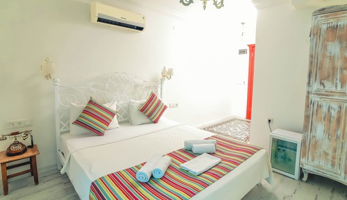 Habitación Confort doble, 1 cama doble, vistas a la piscina