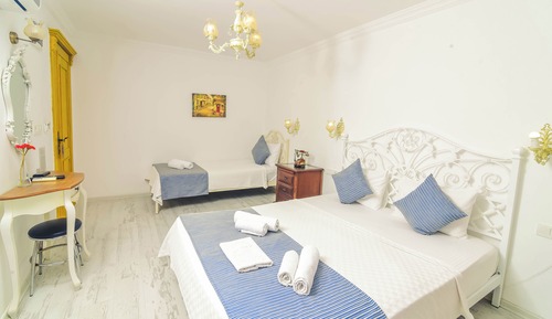 Habitación triple económica, vistas al jardín