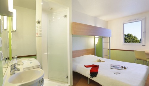 Habitación triple, varias camas