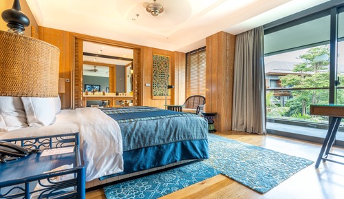 Suite, 1 cama de matrimonio grande, vistas al jardín
